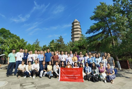 湖南長(zhǎng)沙財(cái)政系統(tǒng)的學(xué)員到寶塔山學(xué)習(xí)